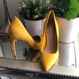 Yellow Aldo heels size 7.5